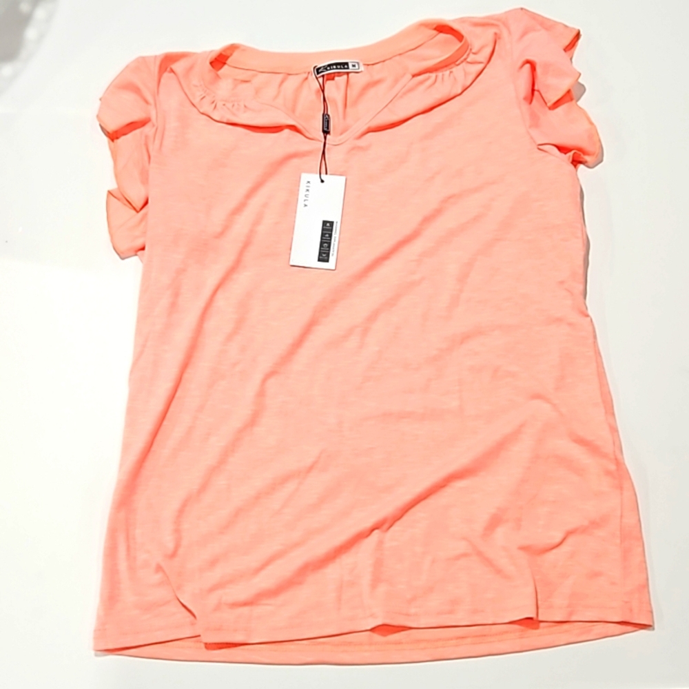 NWT. Kikula. Peaches ruffled sleeve top. Cute!